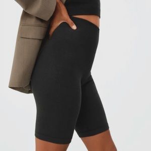 *NWOT Everlane The Seamless Bike Short